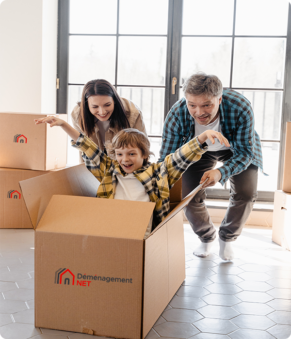 Famille qui fait appel à un expert du déménagement