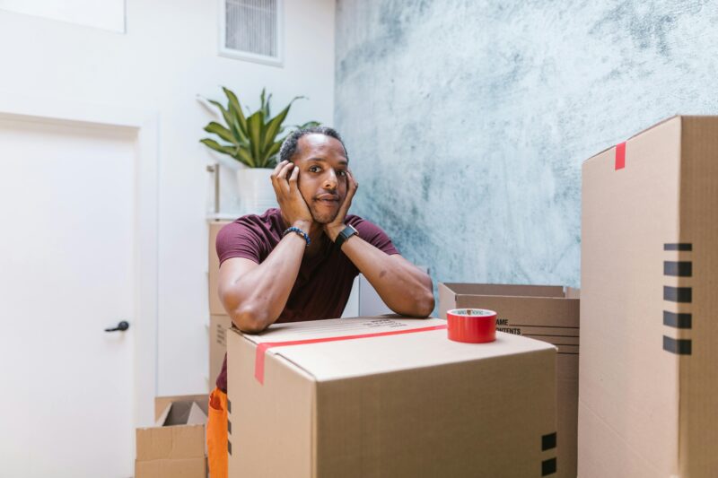 Déménager avec une dette de loyer solutions et aides légales